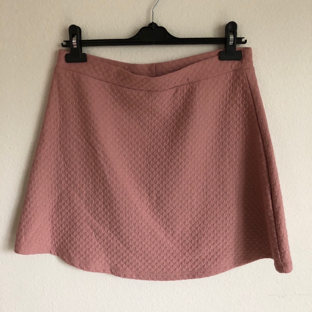 Pink quilted above the knee skirt